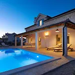 Beautiful Home In Pasman