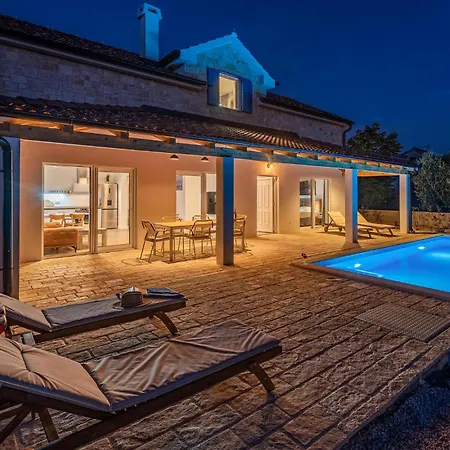 Beautiful Home In Pasman
